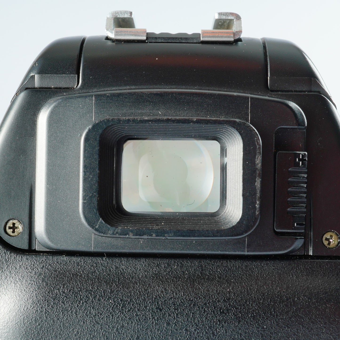 Nikon F60 (N60) + AF Nikkor 35-80mm F/4-5.6D + SB-24 AF Film-Spiegelreflexkamera