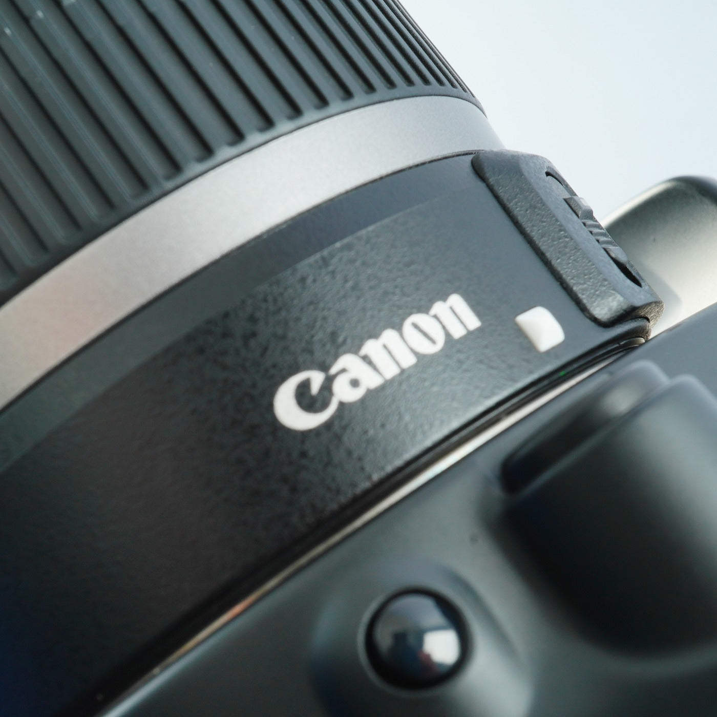 Canon EOS Kiss X2 (Rebel XSi) + EF-S 18-55mm F3.5-5.6 IS + SD 2GB デジタル一眼レフカメラ