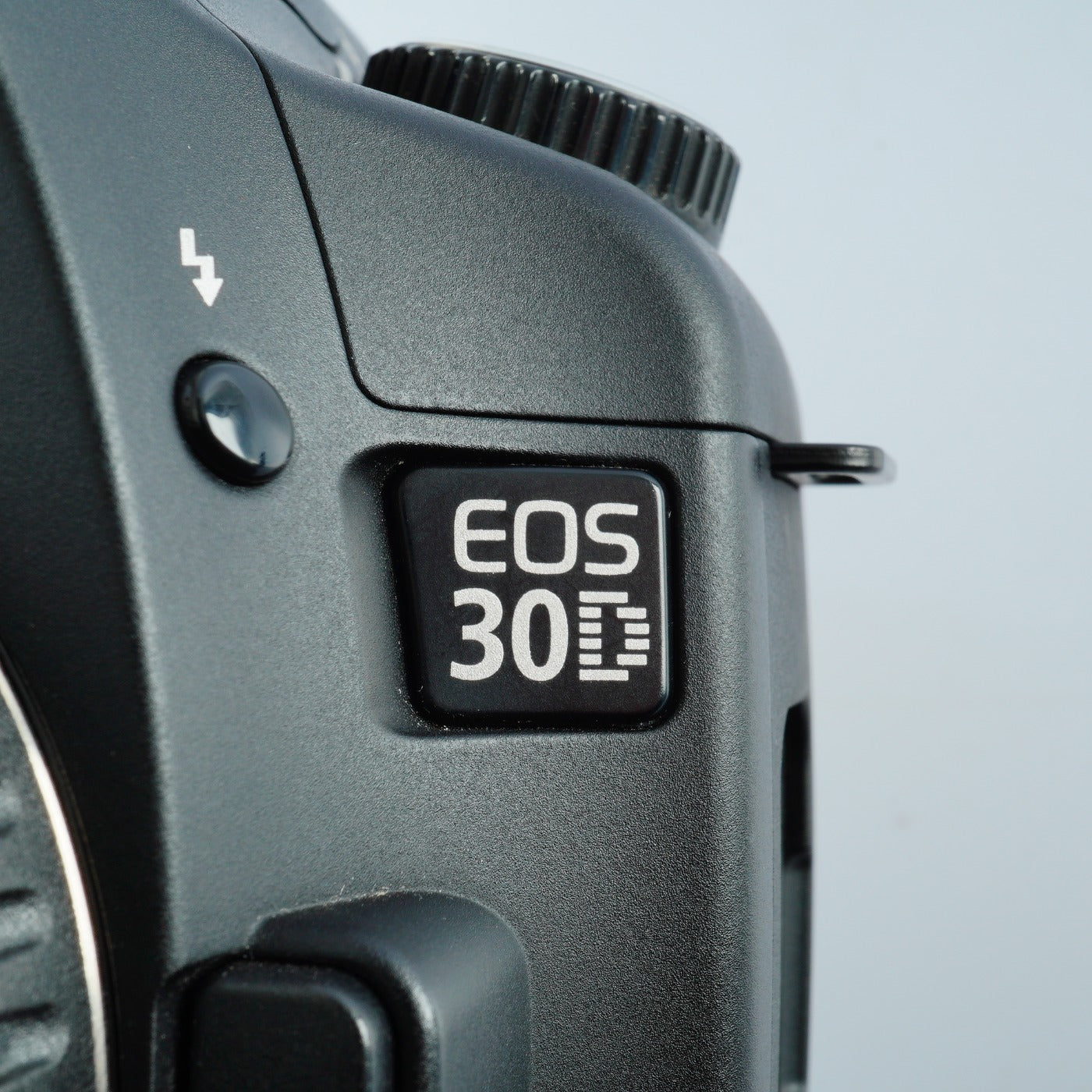 Canon EOS 30D + EF-S 18-55mm F/3.5-5.6 IS + CF 2GB デジタル一眼レフカメラ
