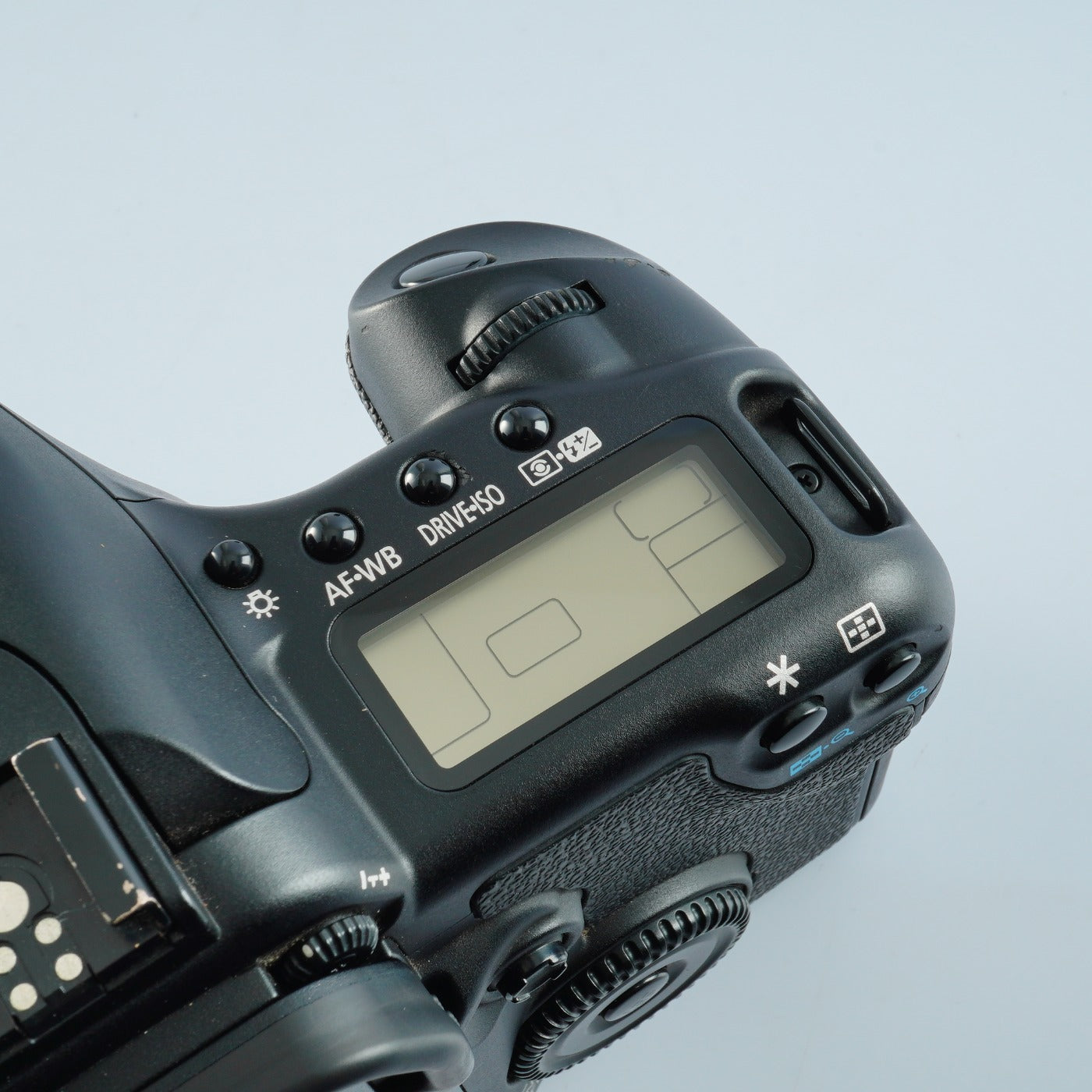 Canon EOS 30D + EF-S 18-55mm F/3.5-5.6 IS + CF 2GB デジタル一眼レフカメラ