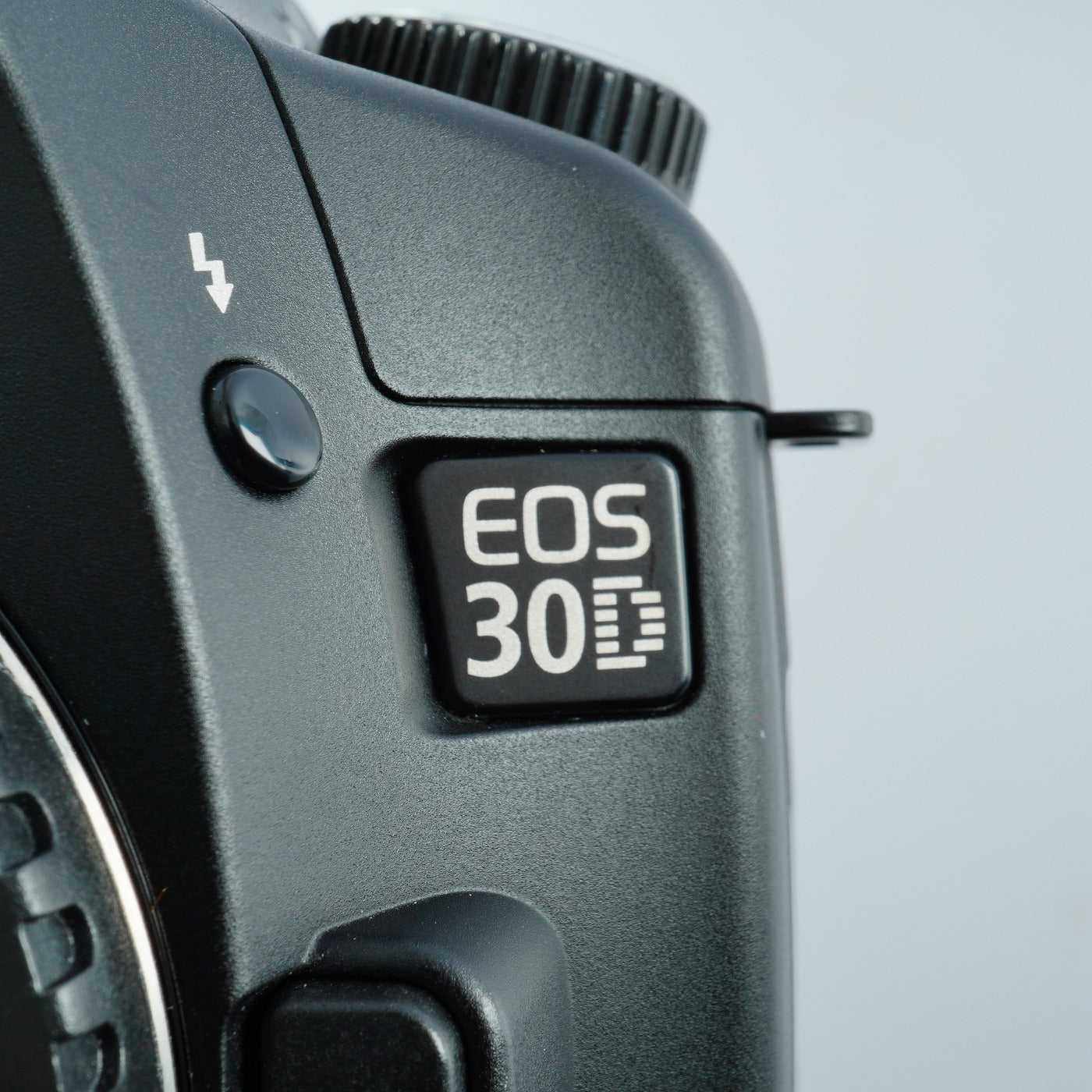Canon EOS 30D + EF-S 18-55mm F/3.5-5.6 USM + CF 2GB デジタル一眼レフカメラ