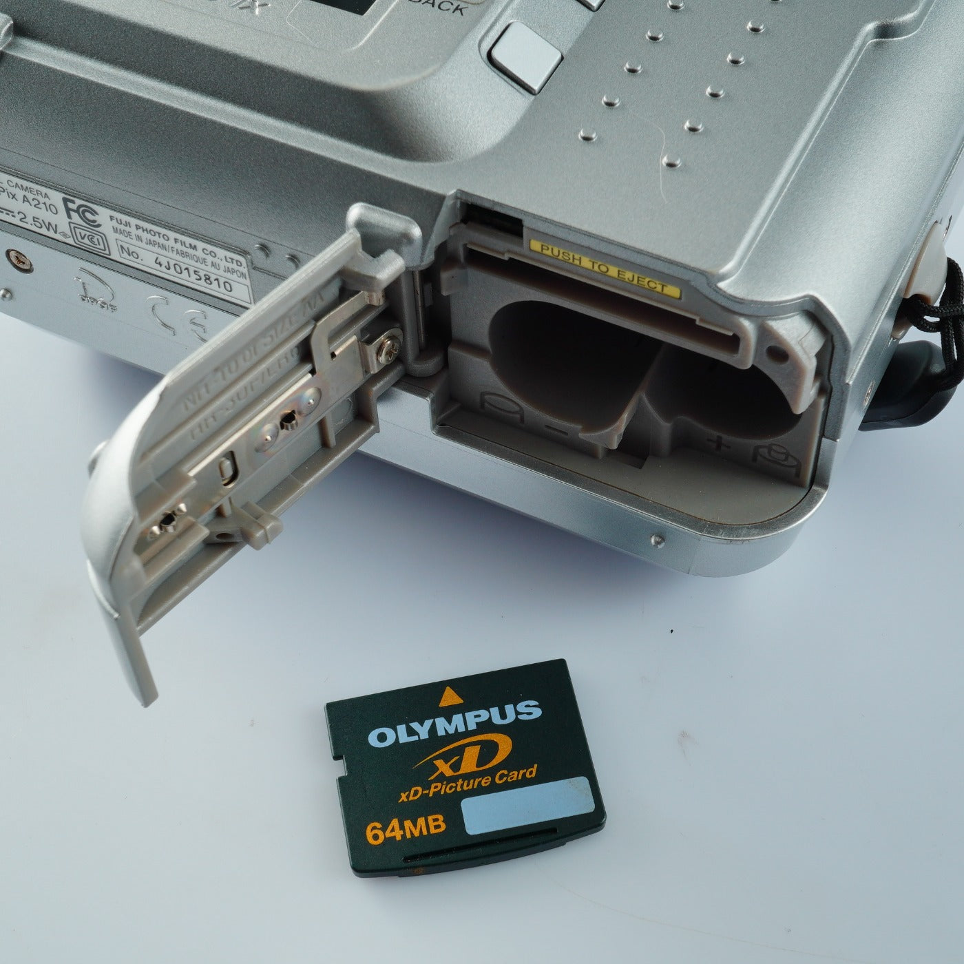 FUJIFILM FinePix A210 + XD 64MB コンパクトデジタルカメラ