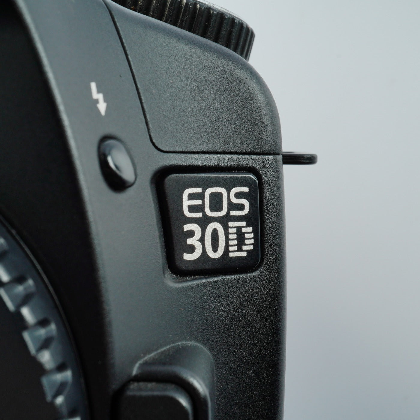 Canon EOS 30D + EF-S 18-55mm F/3.5-5.6 USM デジタル一眼レフカメラ