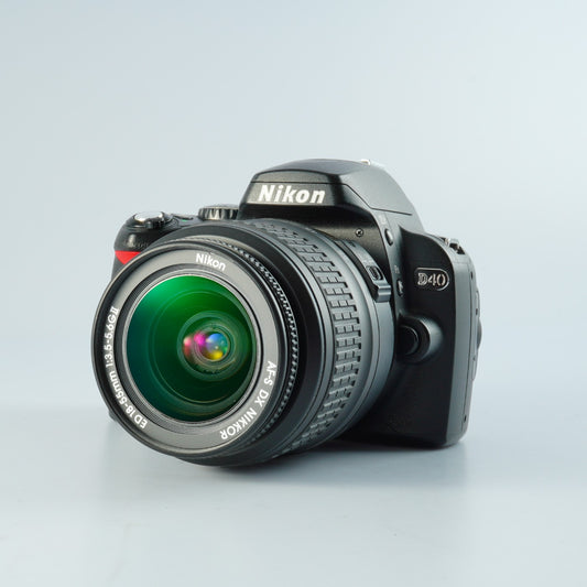 Nikon D40 ＋AF-S DX NIKKOR 18-55mm F/3.5-5.6 GⅡ ED デジタル一眼レフカメラ
