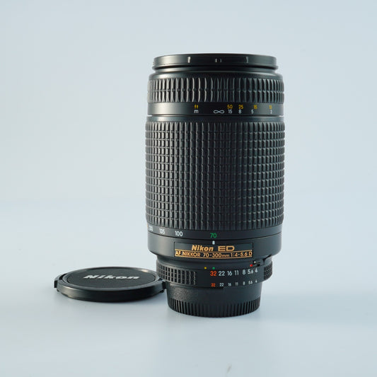 Nikon AF Zoom Nikkor 70-300mm F/4-5.6D ED ズームレンズ