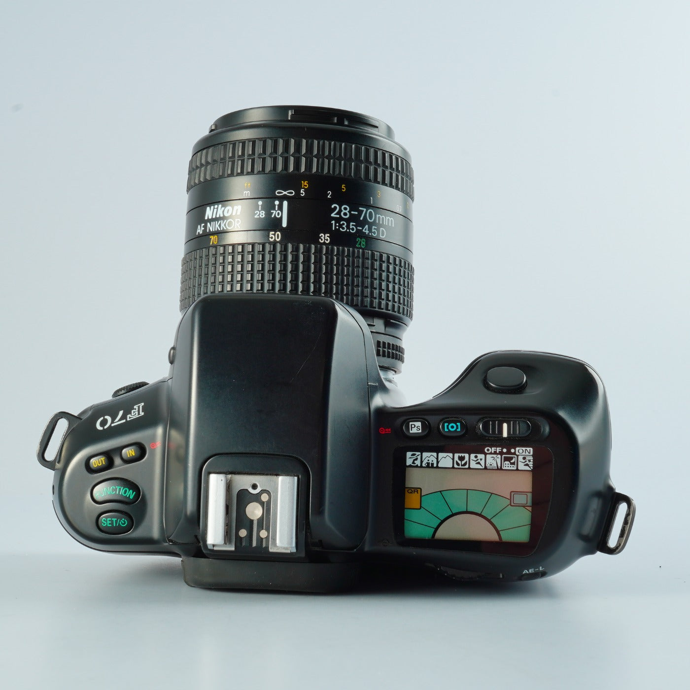 Nikon F70 (N70) + AF NIKKOR 28-70mm F/3.5-4.5 D AF フィルム一眼レフカメラ