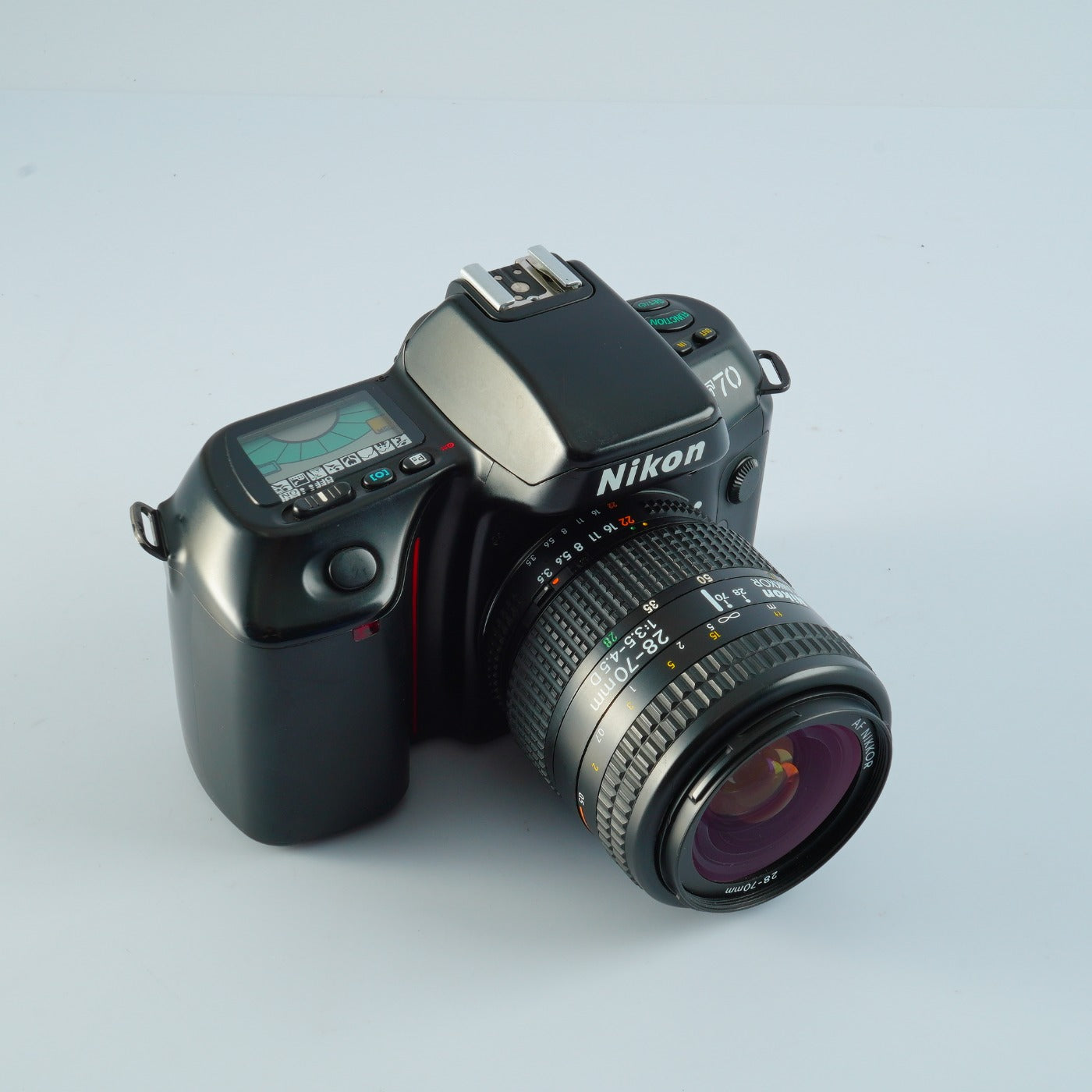 Nikon F70 (N70) + AF NIKKOR 28-70mm F/3.5-4.5 D AF フィルム一眼レフカメラ