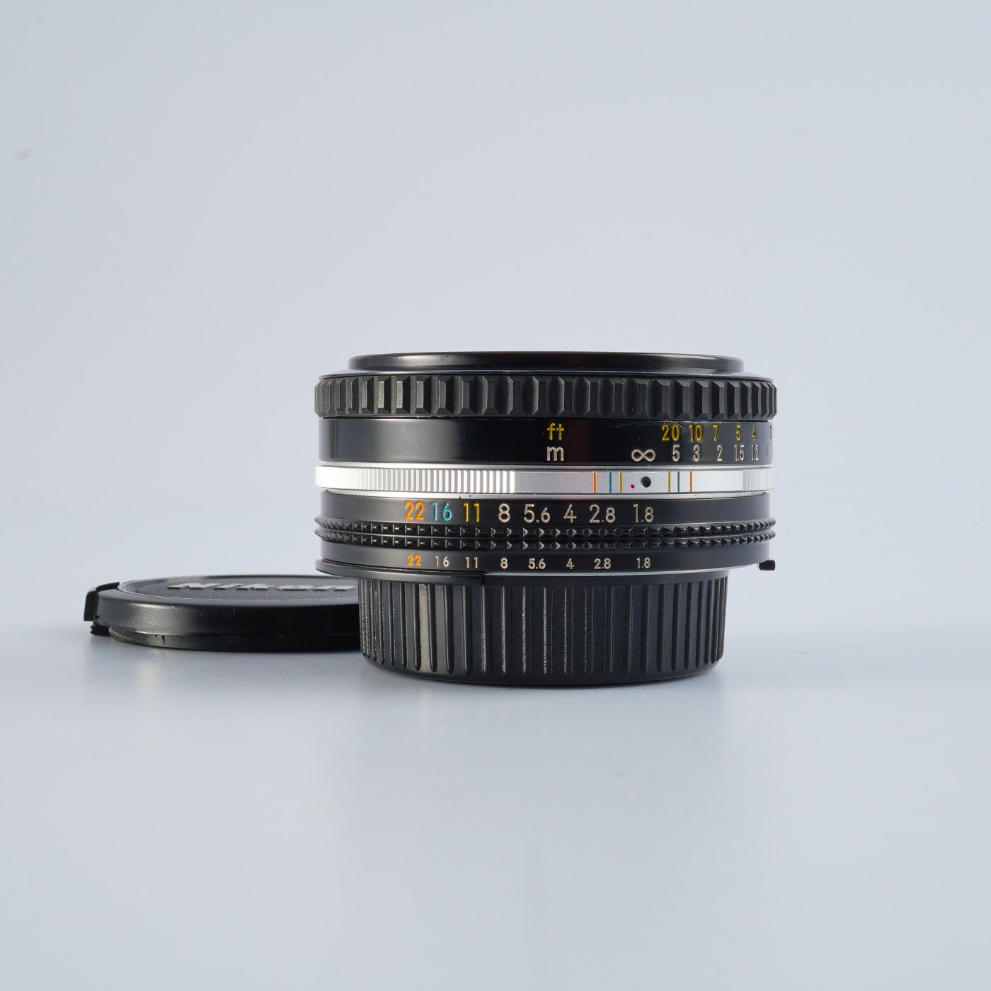 Nikon NIKKOR 50mm f/1.8 Ai-S  単焦点レンズ