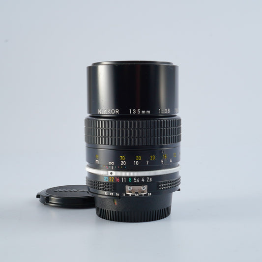 Nikon Ai Nikkor 135mm F/2.8  単焦点レンズ