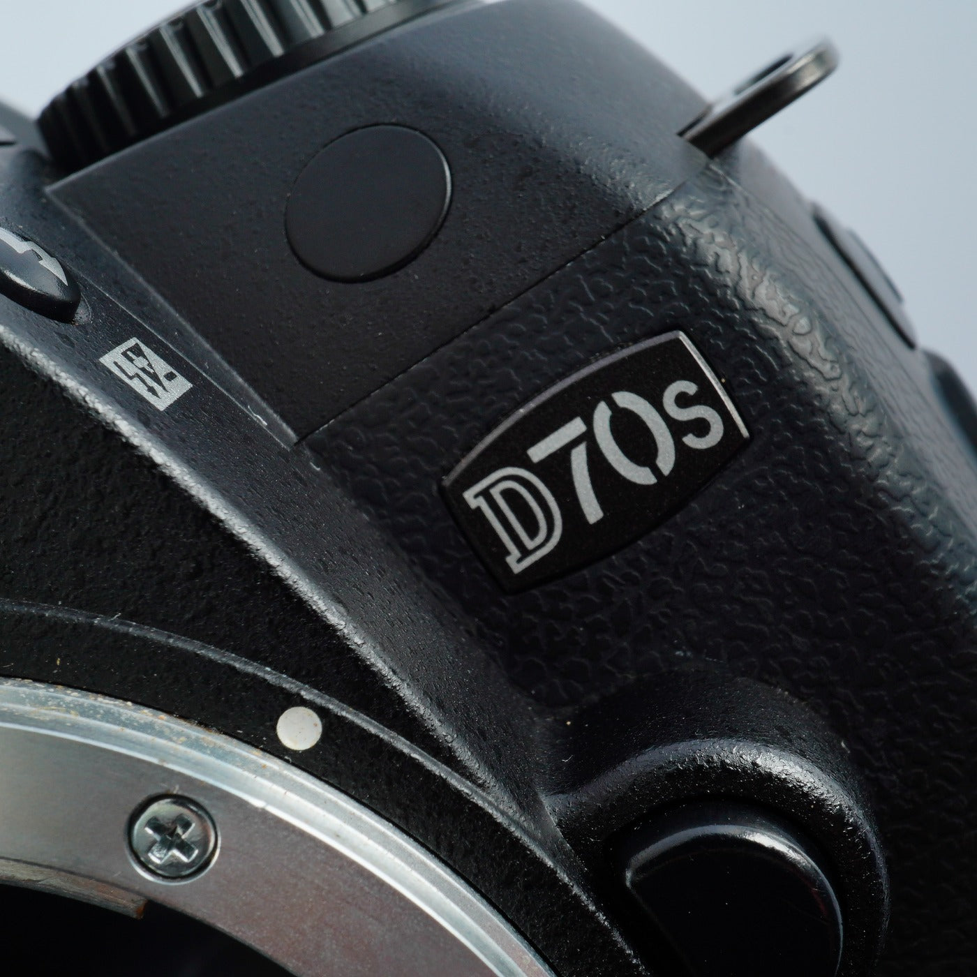 Nikon D70s + AF-S DX NIKKOR 18-55mm F/3.5-5.6 G VR デジタル一眼レフカメラ
