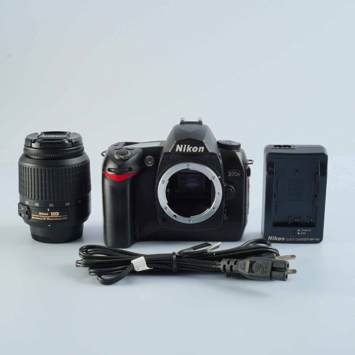 Nikon D70s + AF‑S DX Zoom Nikkor 18‑55mm F/3.5‑5.6 G ED デジタル一眼レフカメラ