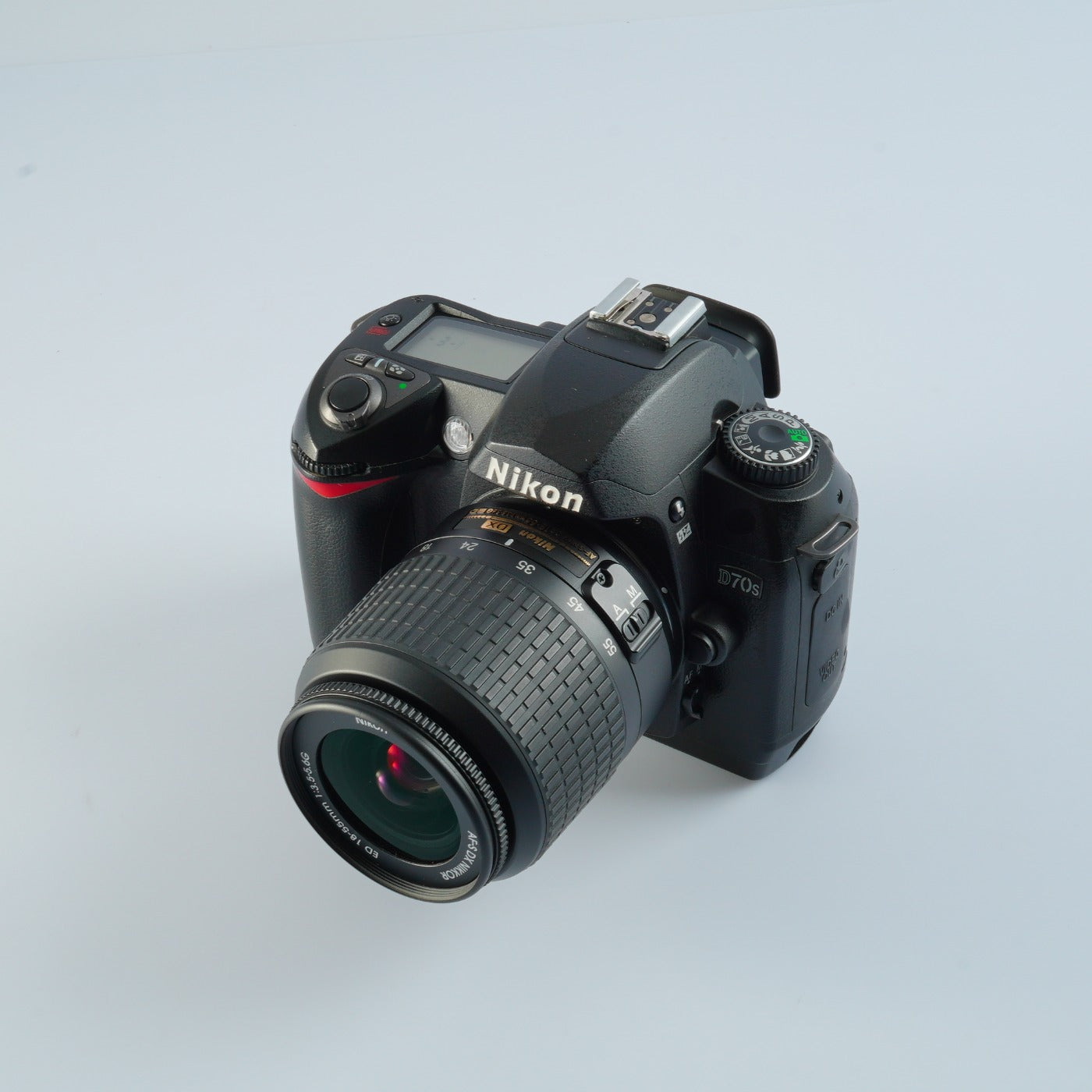 Nikon D70s + AF‑S DX Zoom Nikkor 18‑55mm F/3.5‑5.6 G ED デジタル一眼レフカメラ