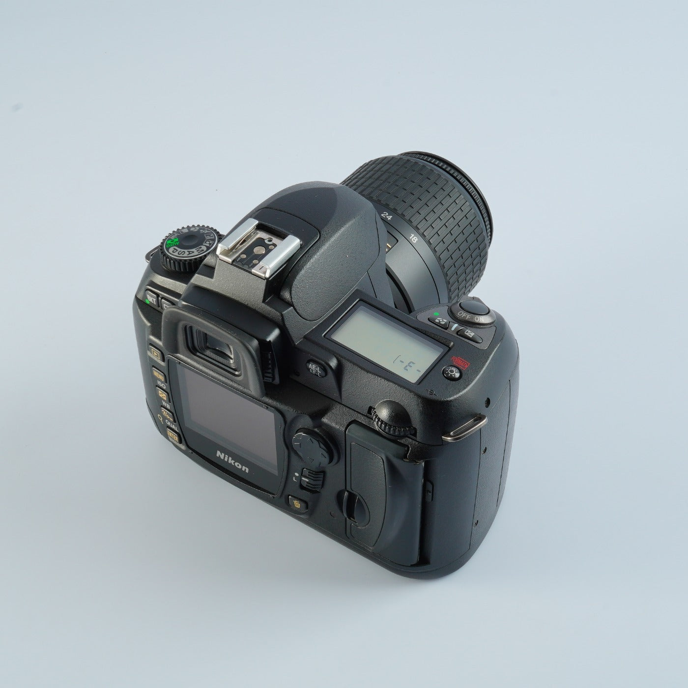 Nikon D70s + AF‑S DX Zoom Nikkor 18‑55mm F/3.5‑5.6 G ED デジタル一眼レフカメラ