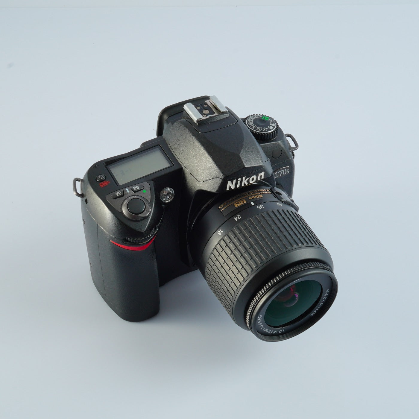 Nikon D70s + AF‑S DX Zoom Nikkor 18‑55mm F/3.5‑5.6 G ED デジタル一眼レフカメラ