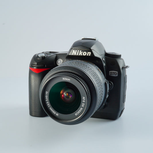 Nikon D70 + AF-S DX NIKKOR 18-55mm F/3.5-5.6 G VR デジタル一眼レフカメラ