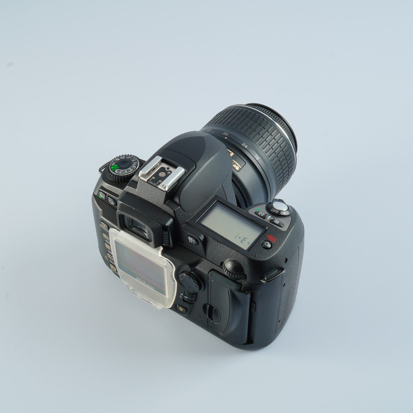Nikon D70 + AF-S DX NIKKOR 18-55mm F/3.5-5.6 G VR デジタル一眼レフカメラ