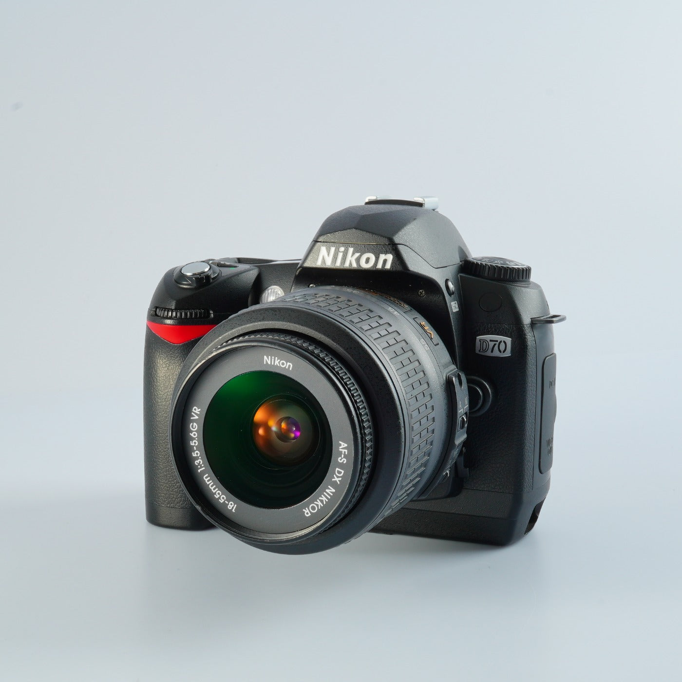 Nikon D70 + AF-S DX NIKKOR 18-55mm F/3.5-5.6 G VR デジタル一眼レフカメラ