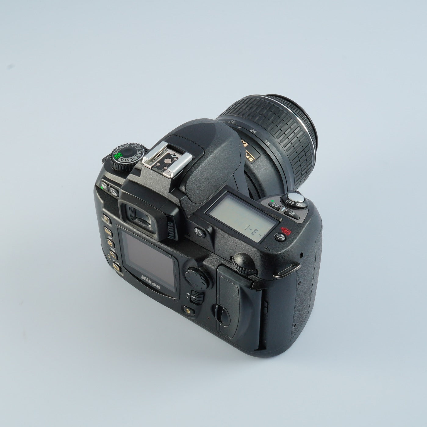 Nikon D70 + AF-S DX NIKKOR 18-55mm F/3.5-5.6 G VR デジタル一眼レフカメラ