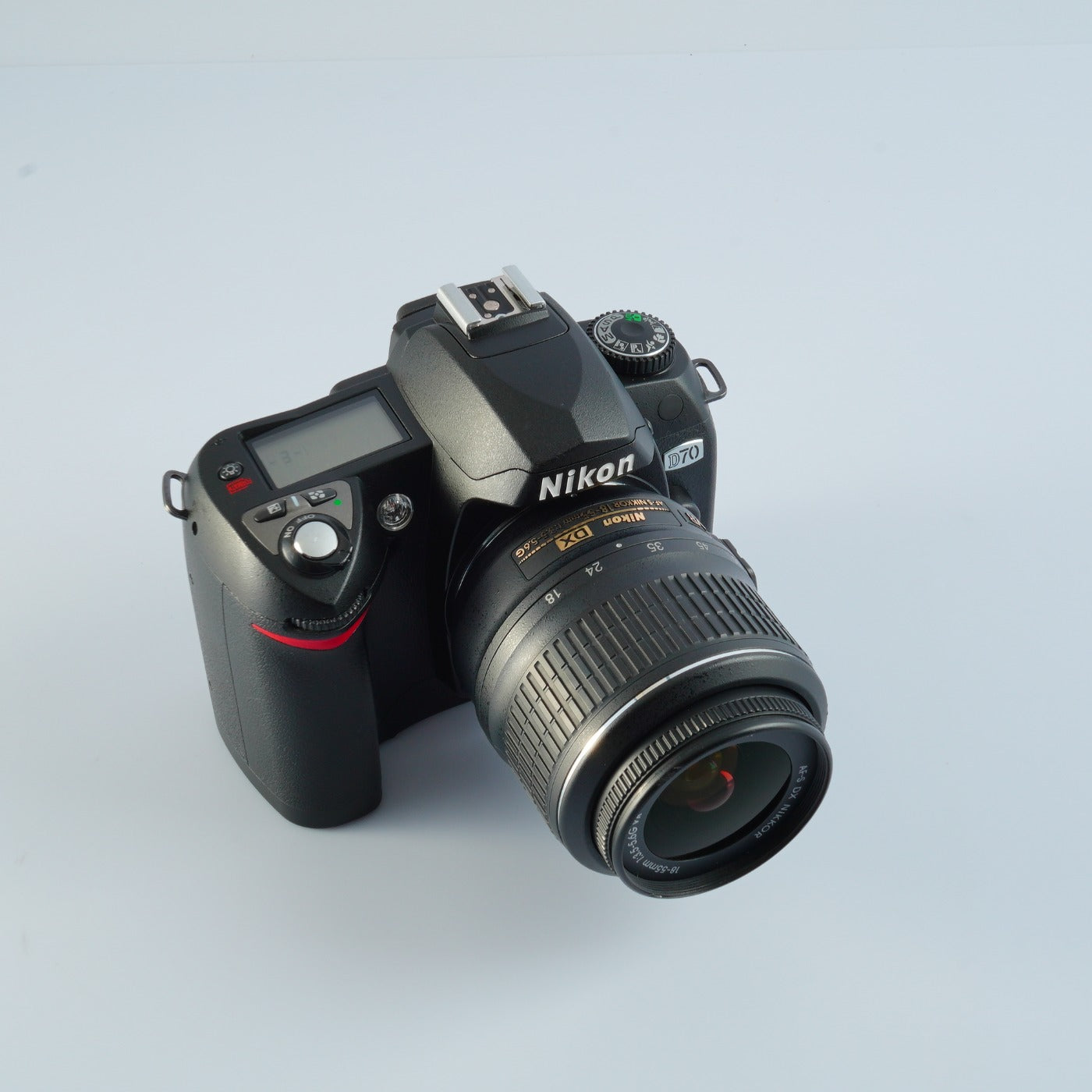 Nikon D70 + AF-S DX NIKKOR 18-55mm F/3.5-5.6 G VR デジタル一眼レフカメラ
