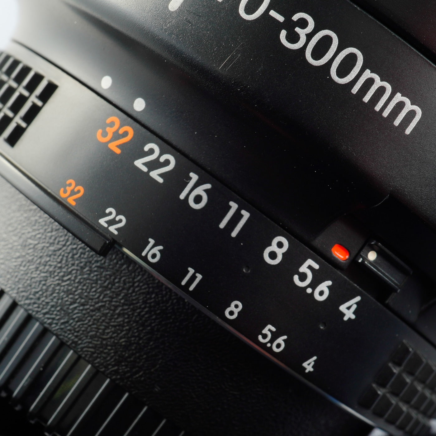 Nikon AF Nikkor 70-300mm f/4-5.6 D  ズームレンズ