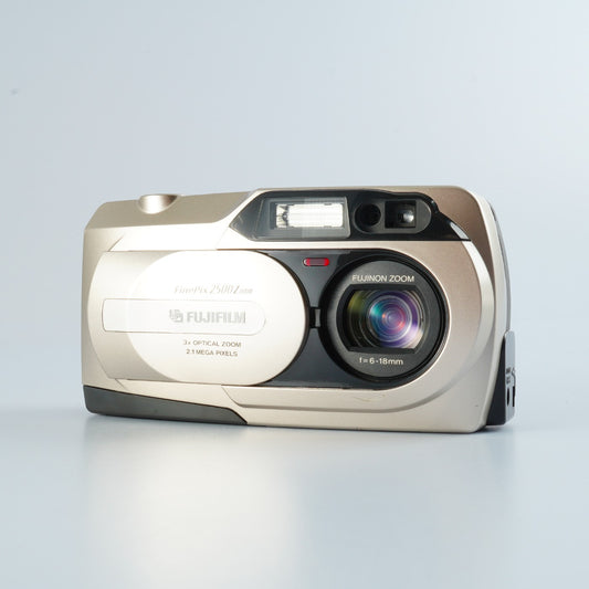 FUJIFILM FinePix 2500 Zoom + CF 64MB コンパクトデジタルカメラ