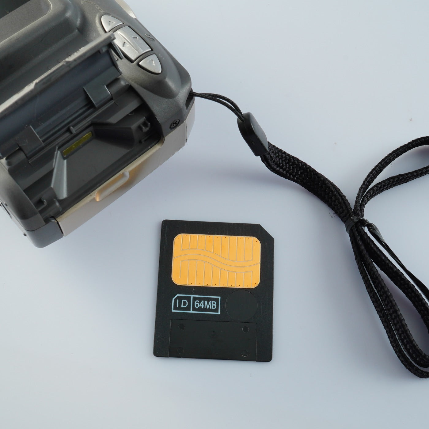 FUJIFILM FinePix 2500 Zoom + CF 64MB コンパクトデジタルカメラ