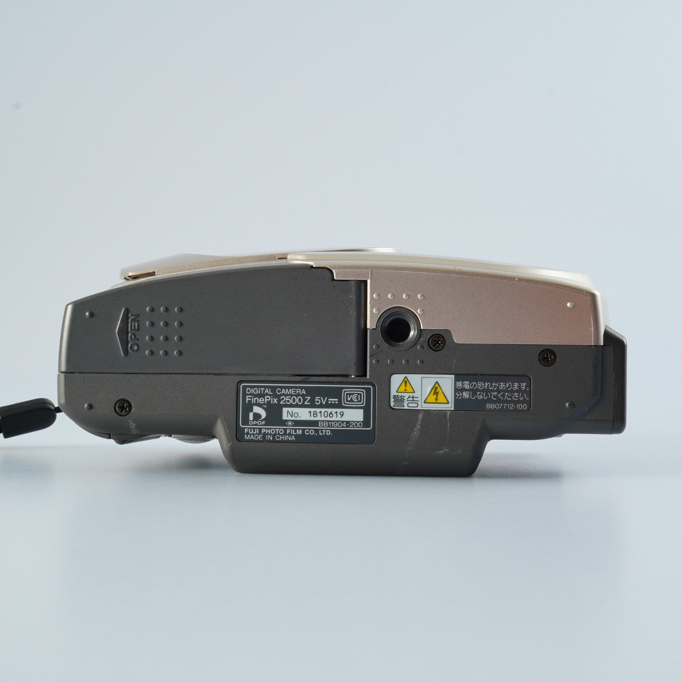 FUJIFILM FinePix 2500 Zoom + CF 64MB コンパクトデジタルカメラ