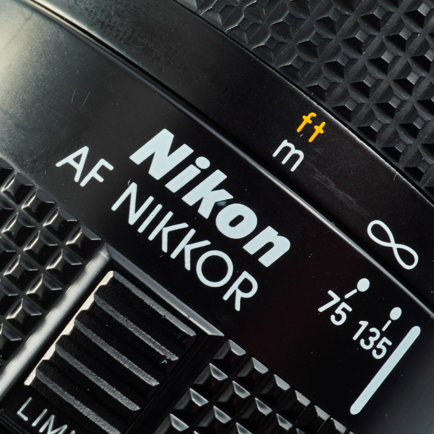 Nikon AF Nikkor 75-300mm F/4.5-5.6  ズームレンズ