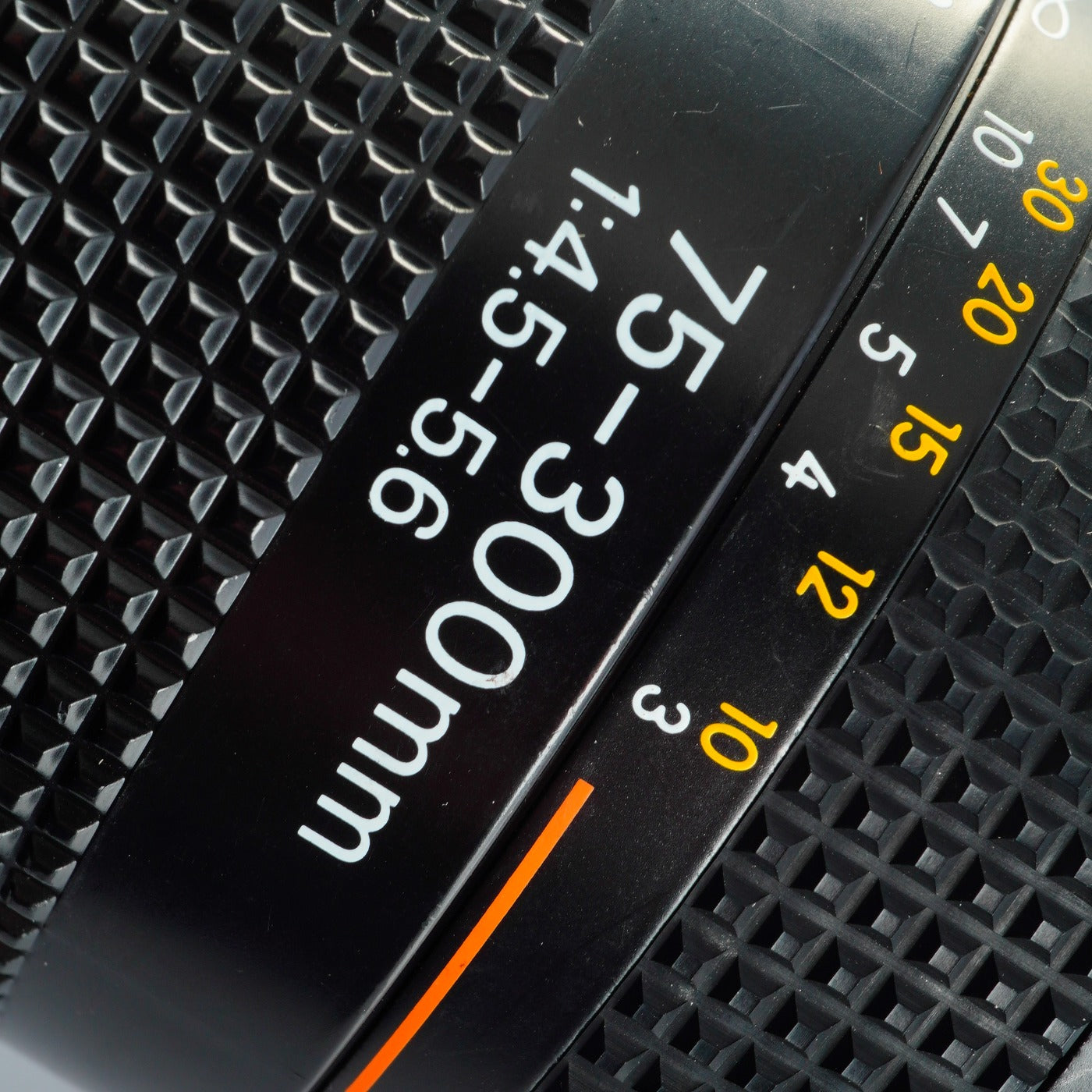 Nikon AF Nikkor 75-300mm F/4.5-5.6  ズームレンズ