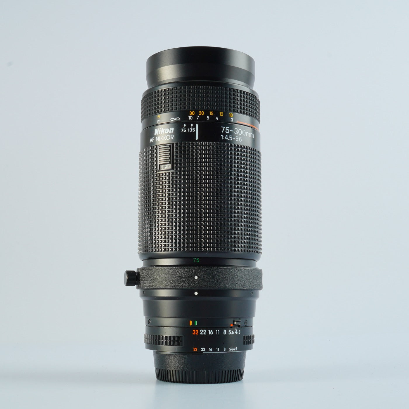 Nikon AF Nikkor 75-300mm F/4.5-5.6  ズームレンズ