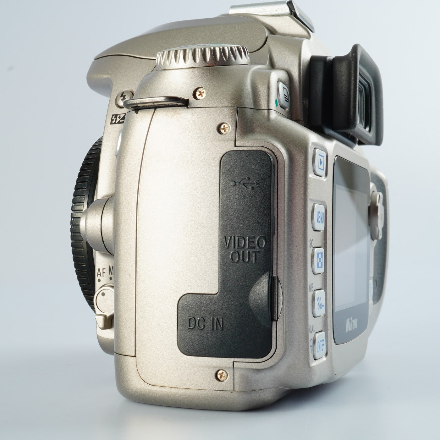 Nikon D50 Silver + AF-S Nikkor 18-55mm F/3.5-5.6 GII + SD 2GB デジタル一眼レフカメラ