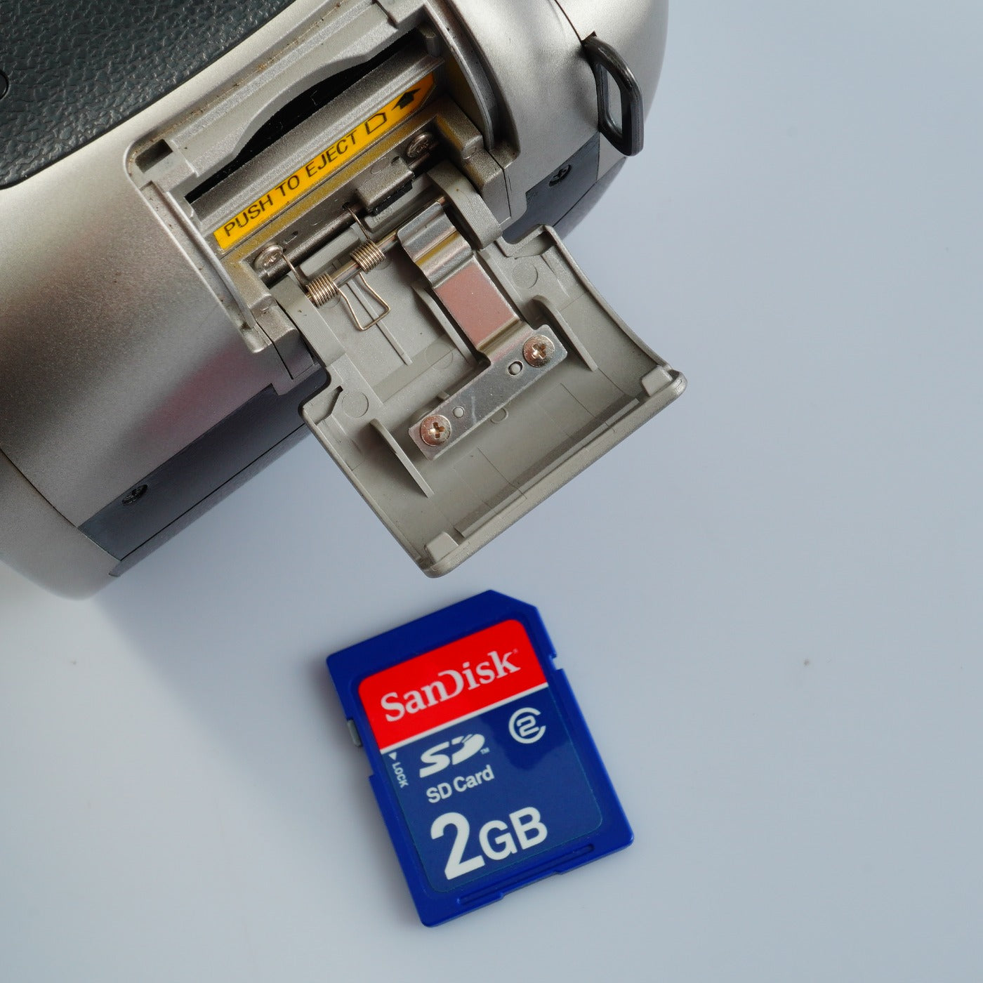 Nikon D50 Silver + AF-S Nikkor 18-55mm F/3.5-5.6 GII + SD 2GB デジタル一眼レフカメラ