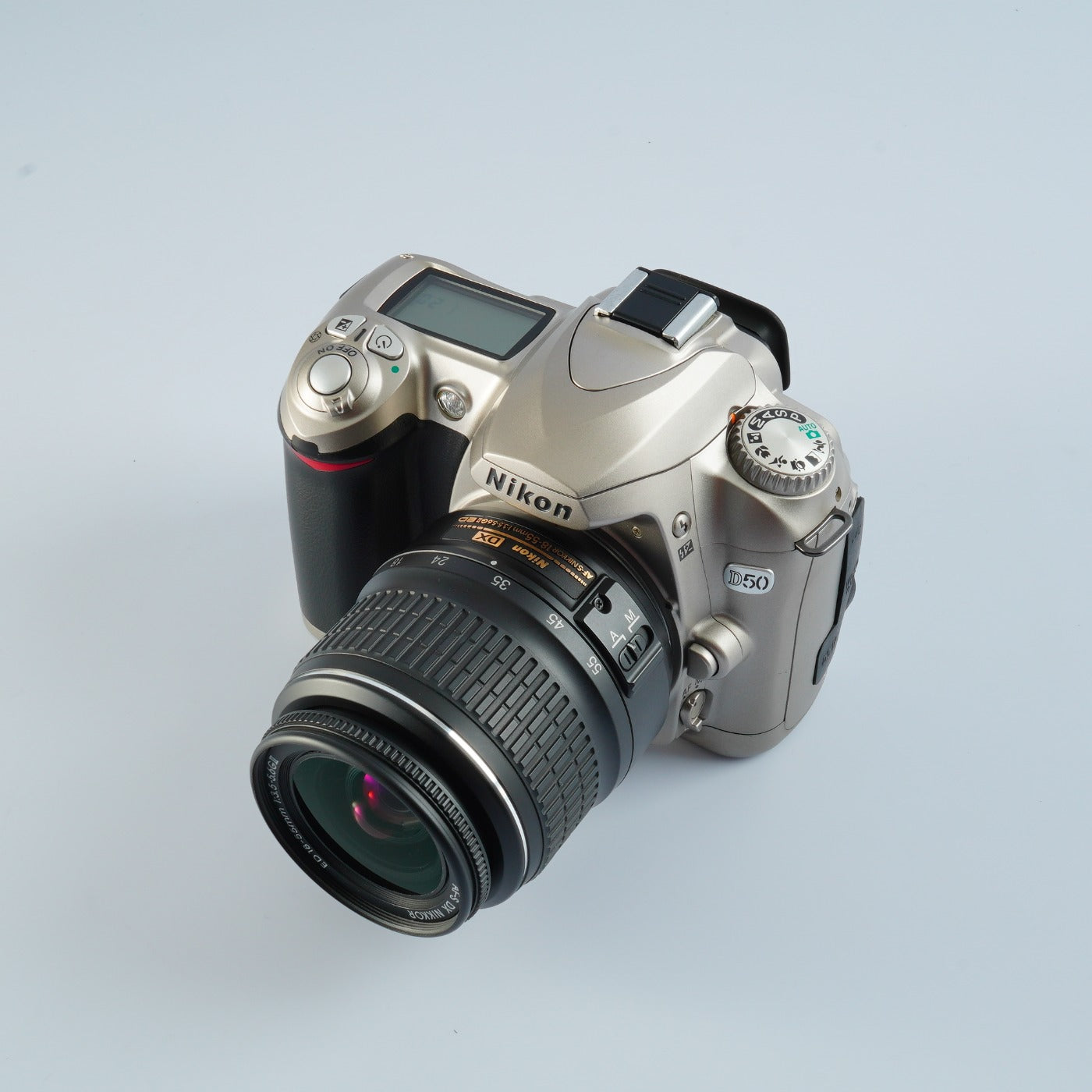 Nikon D50 Silver + AF-S Nikkor 18-55mm F/3.5-5.6 GII + SD 2GB デジタル一眼レフカメラ