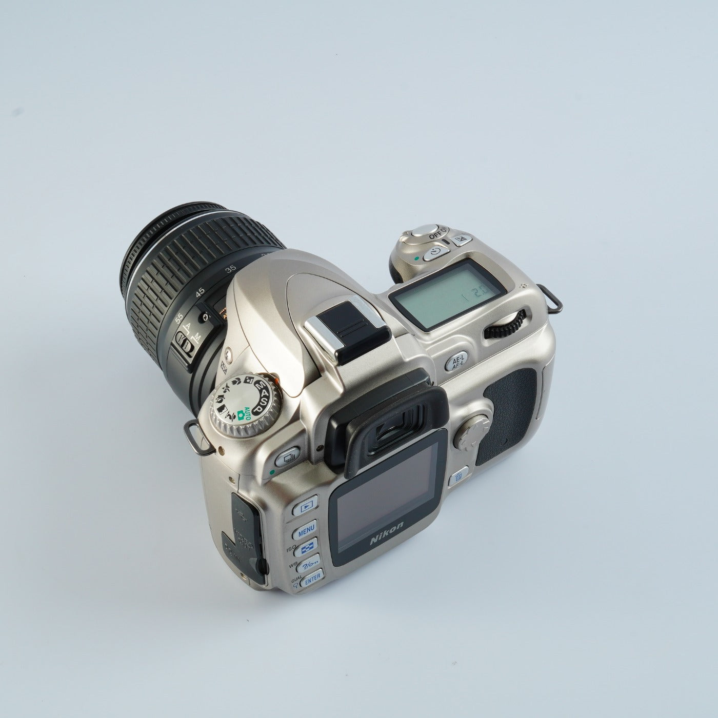 Nikon D50 Silver + AF-S Nikkor 18-55mm F/3.5-5.6 GII + SD 2GB デジタル一眼レフカメラ