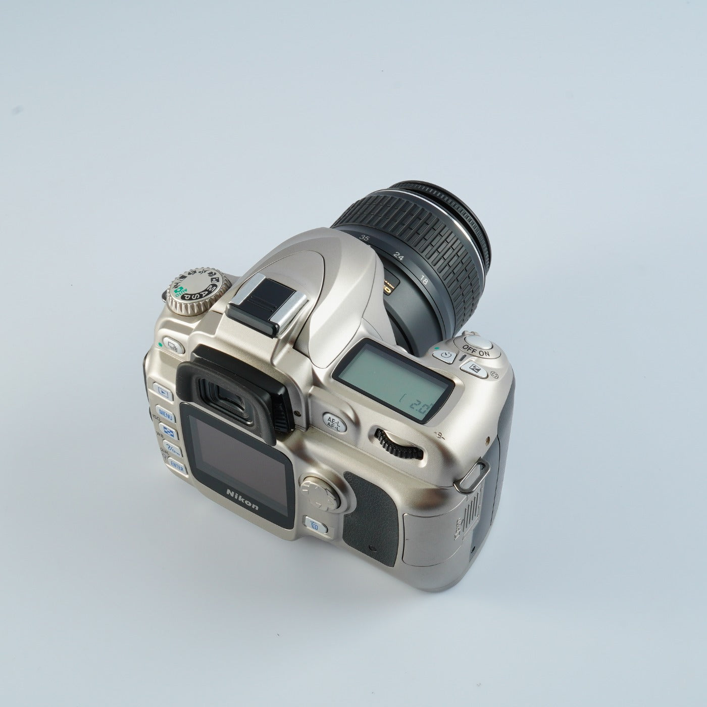Nikon D50 Silver + AF-S Nikkor 18-55mm F/3.5-5.6 GII + SD 2GB デジタル一眼レフカメラ