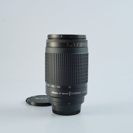 Nikon AF Nikkor 70-300mm F/4-5.6 G  ズームレンズ