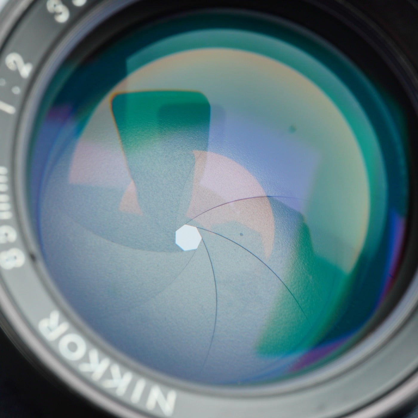 Nikon Ai-s Nikkor 85mm f/2  単焦点レンズ