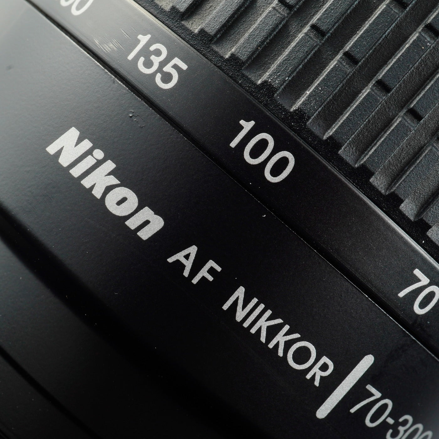 Nikon AF Nikkor 70-300mm F/4-5.6 G  ズームレンズ