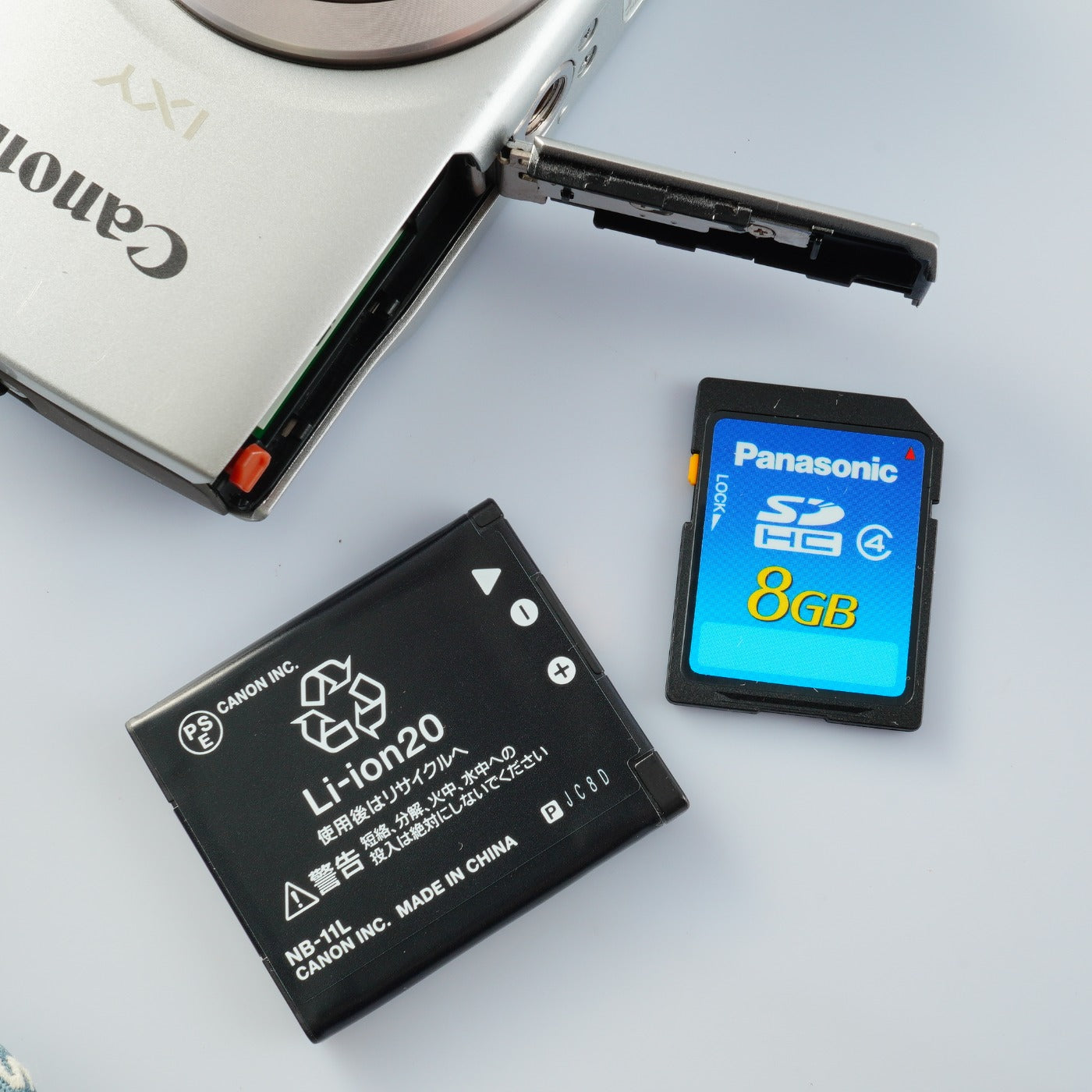 Canon IXY 200 ( PowerShot SD980 IS ) +SD 8GB コンパクトデジタルカメラ