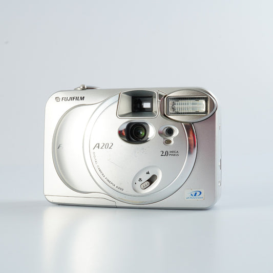 FUJIFILM Finepix A202 + XD 16MB コンパクトデジタルカメラ
