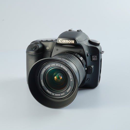 Canon EOS 30D + EF-S 18-55mm F/3.5-5.6 IS + CF 1GB デジタル一眼レフカメラ