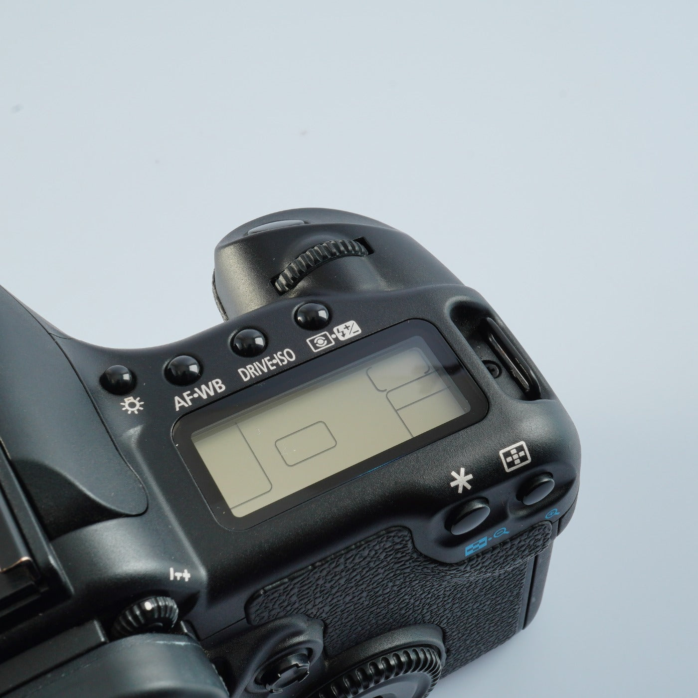 Canon EOS 30D + EF-S 18-55mm F/3.5-5.6 IS + CF 1GB デジタル一眼レフカメラ