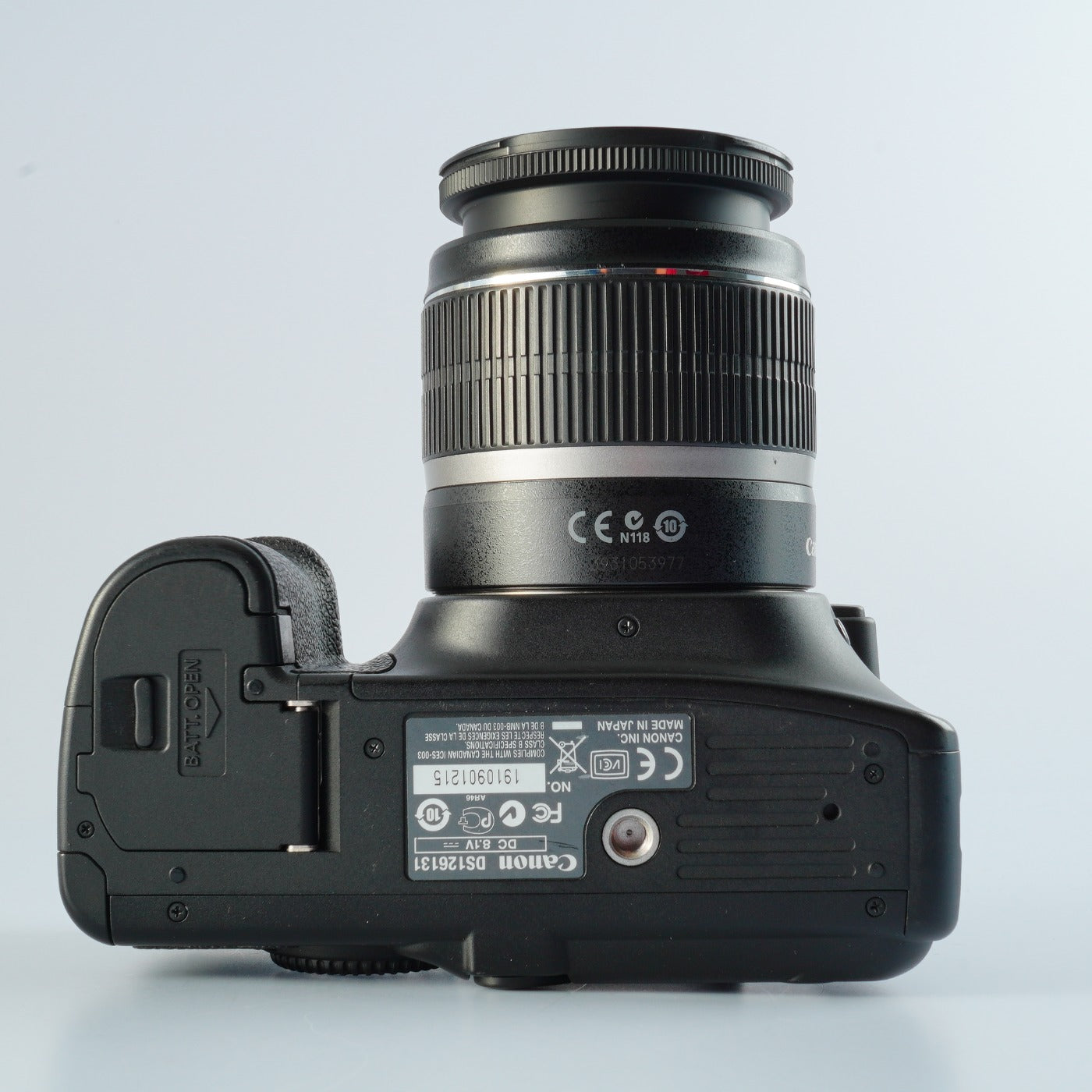 Canon EOS 30D + EF-S 18-55mm F/3.5-5.6 IS + CF 1GB デジタル一眼レフカメラ