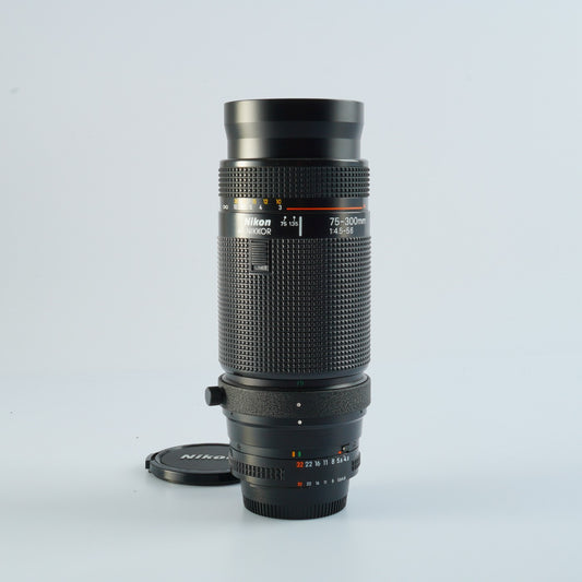 Nikon AF NIKKOR 75-300mm f/4.5-5.6  ズームレンズ