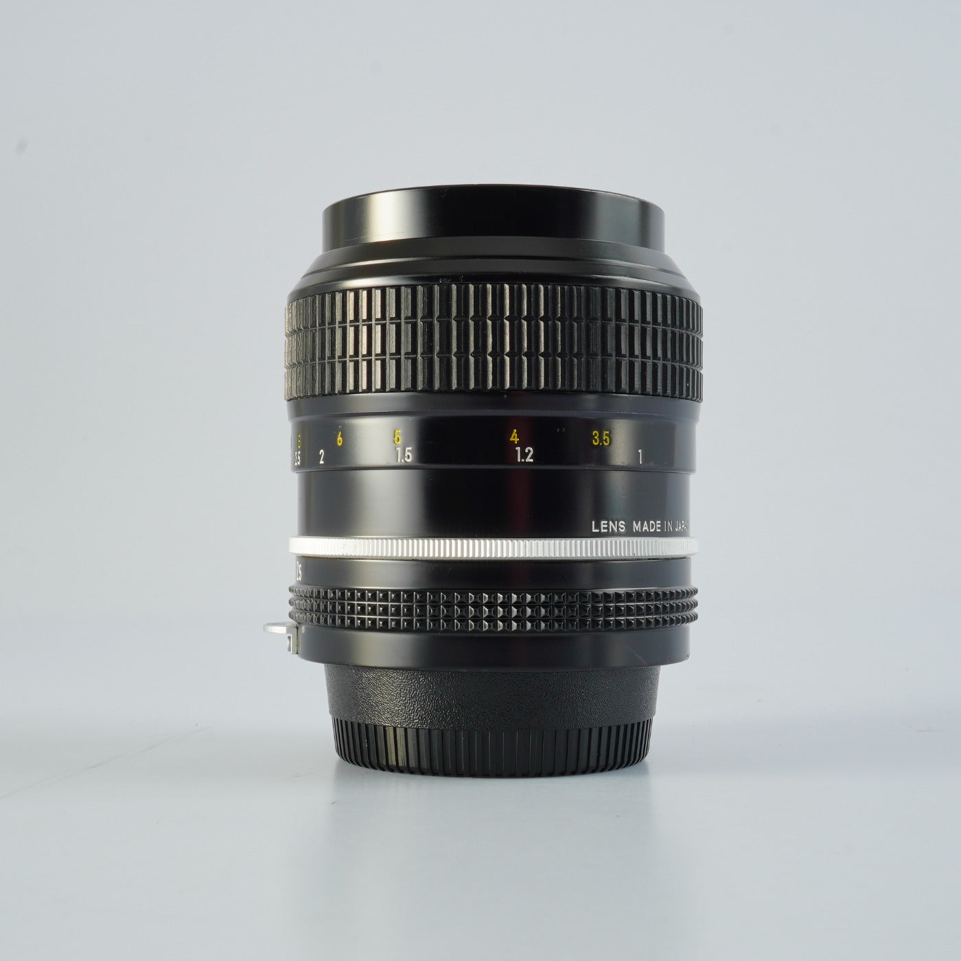 Nikon 非Ai Nikkor 105mm F/2.5 単焦点レンズ