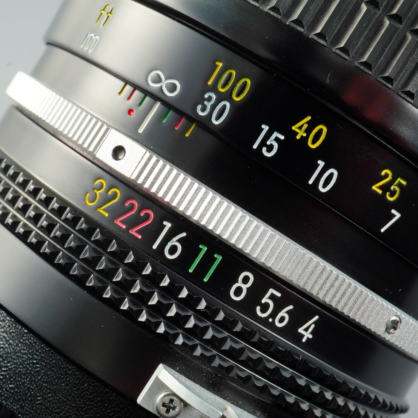 Nikon NIKKOR 200mm F/4 非Ai 単焦点レンズ