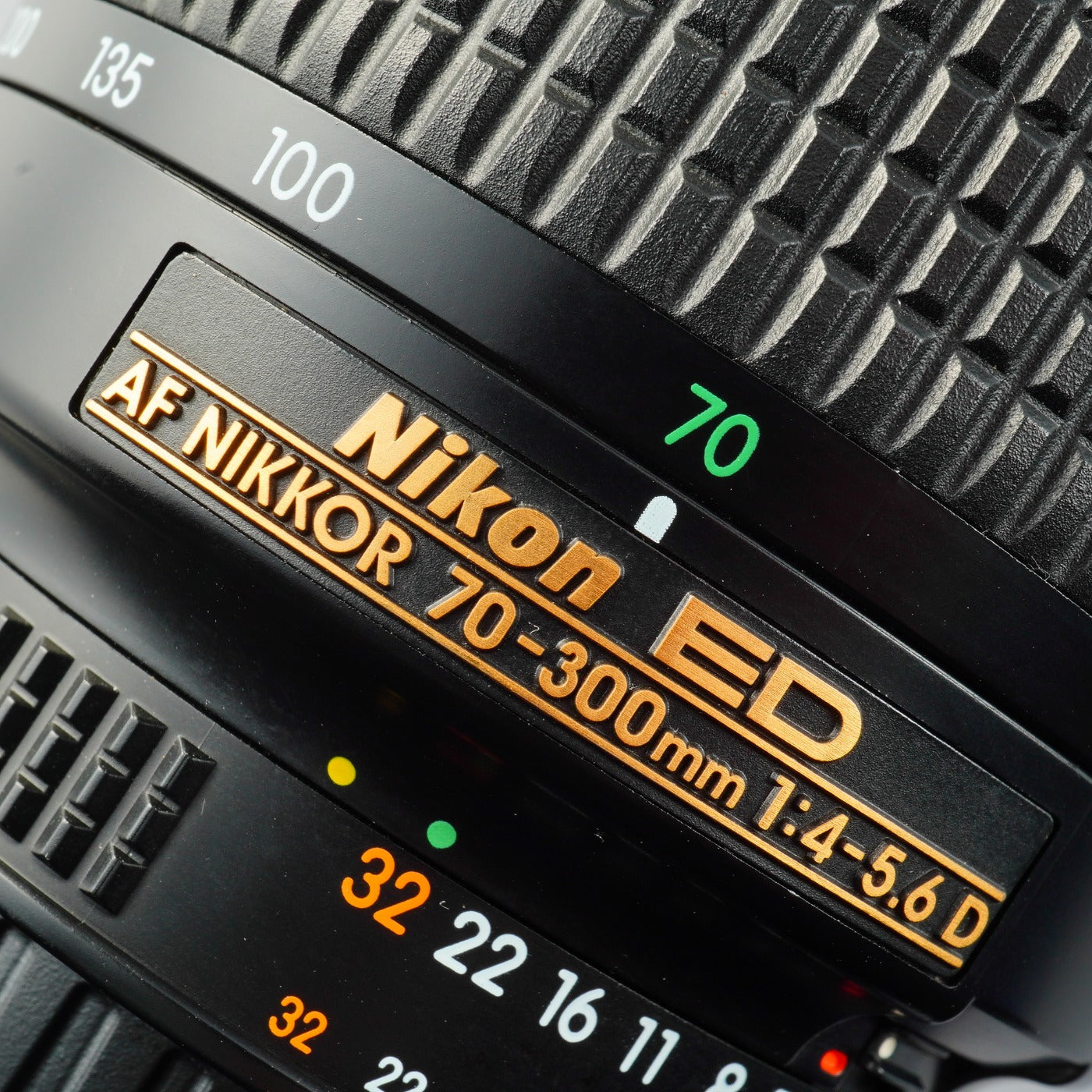 Nikon AF NIKKOR 70-300mm F/4-5.6 D ED ズームレンズ