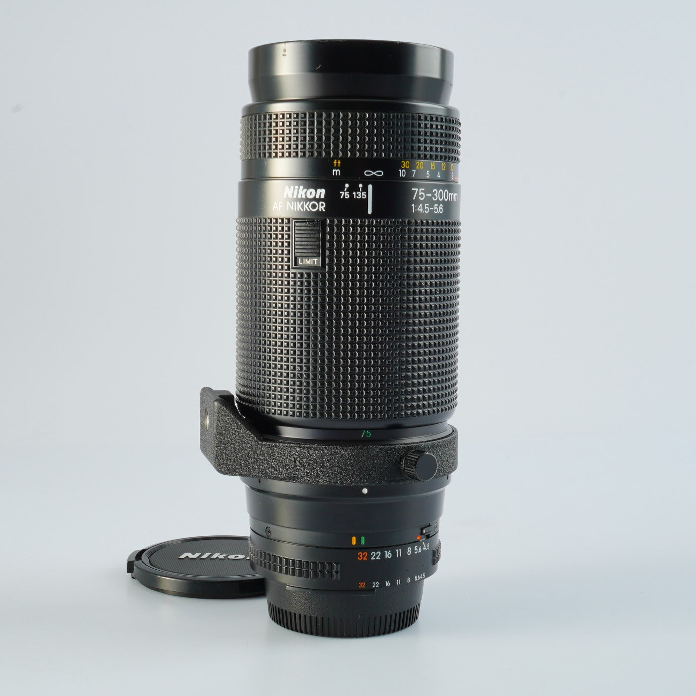 Nikon AF NIKKOR 75-300mm f/4.5-5.6 ズームレンズ