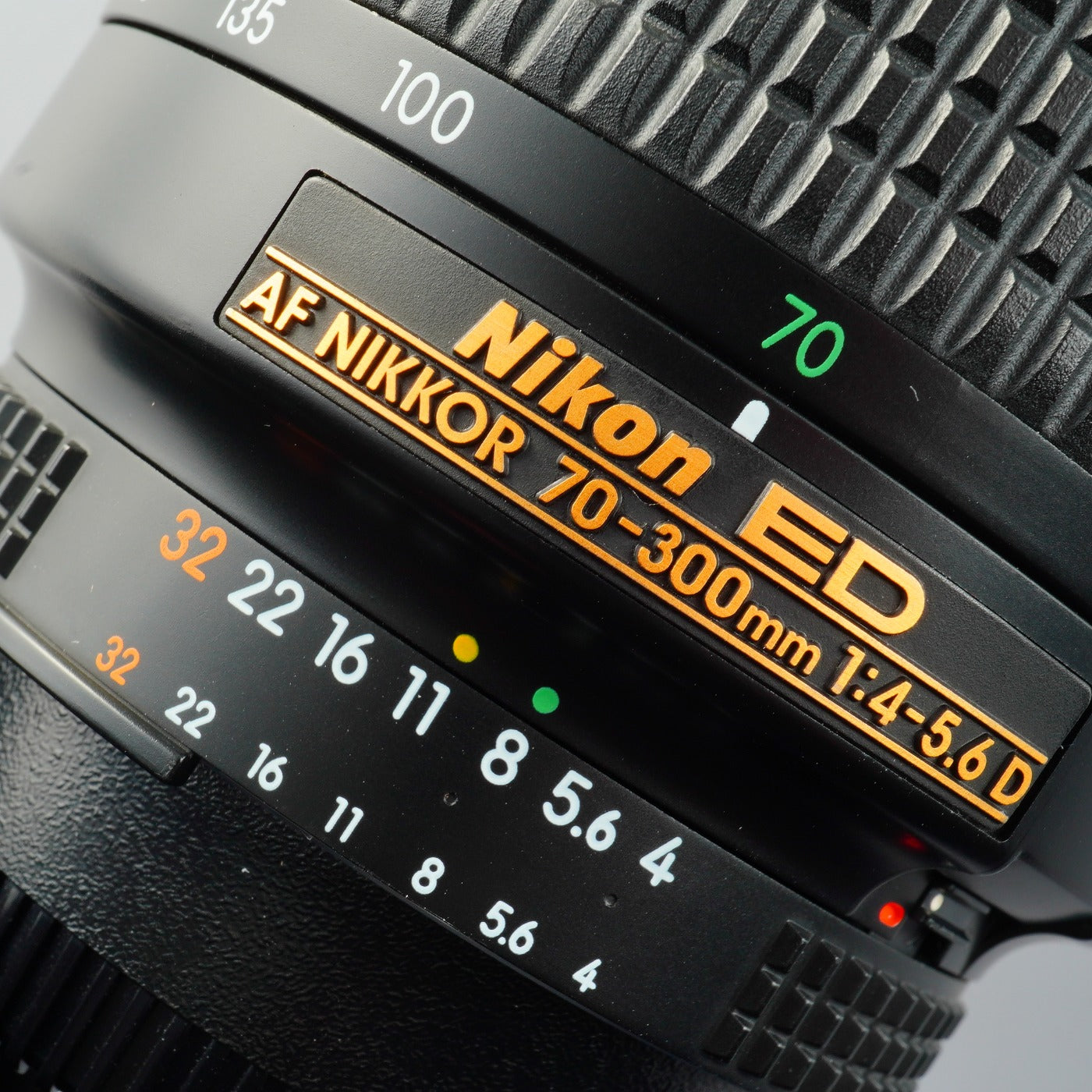 Nikon AF NIKKOR 70-300mm F/4-5.6 D ED ズームレンズ