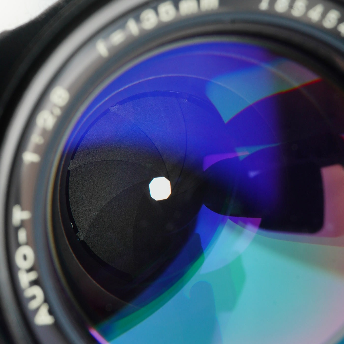 OLYMPUS OM-SYSTEM ZUIKO MC AUTO-T 135mm F/2.8 Festbrennweitenobjektiv